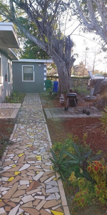 Foto principal - 2864 NW 6th Ct