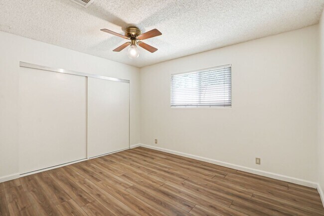 Foto del edificio - 677 N Tulare Way