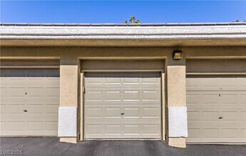 Building Photo - 1001 Domnus Ln