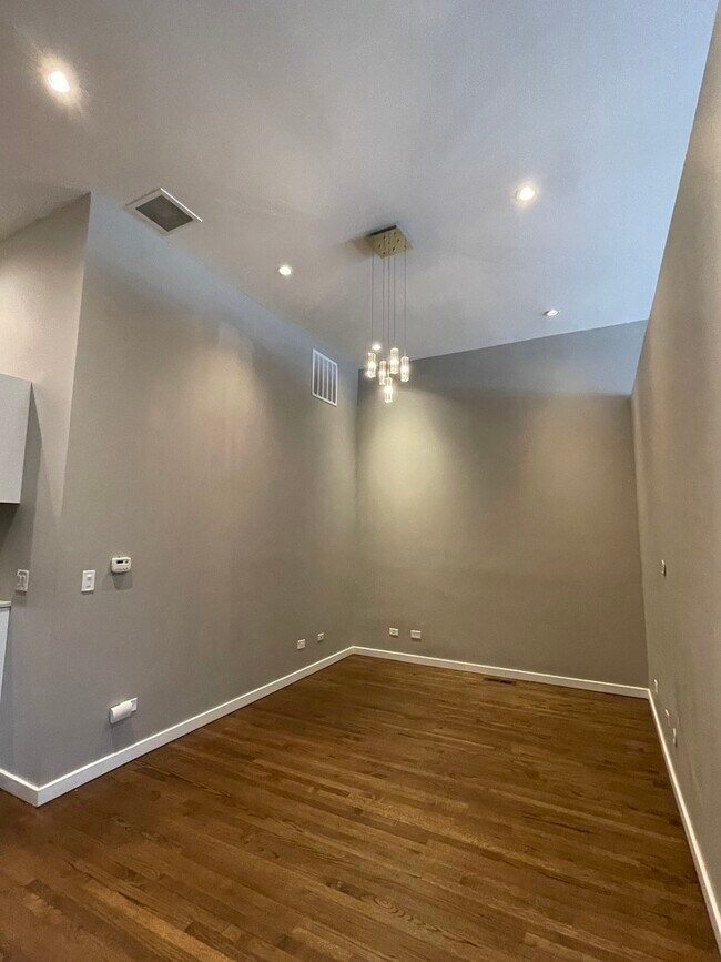 Foto del edificio - 1451 N Ashland Ave