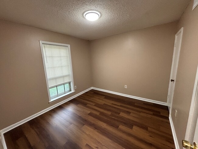 Building Photo - 4781 Townhouse Way