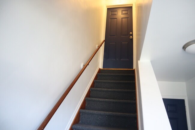 Building Photo - 1343 Pagel Ave