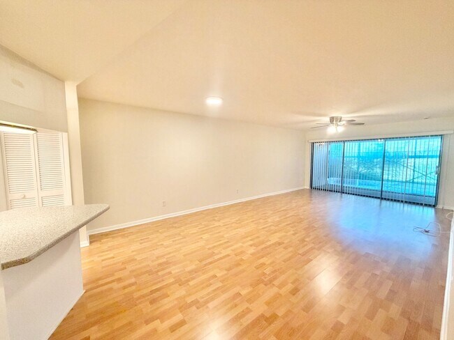 Building Photo - ** PALM RIVER ** 2 BED / 2 BATH - 1ST FLOOR - CONDO - NORTH NAPLES - ANNUAL RENTAL