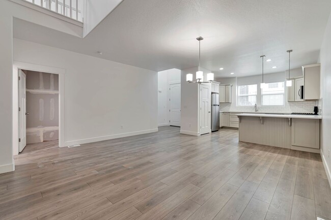 Building Photo - Really Nice Herriman Townhouse w attached ...