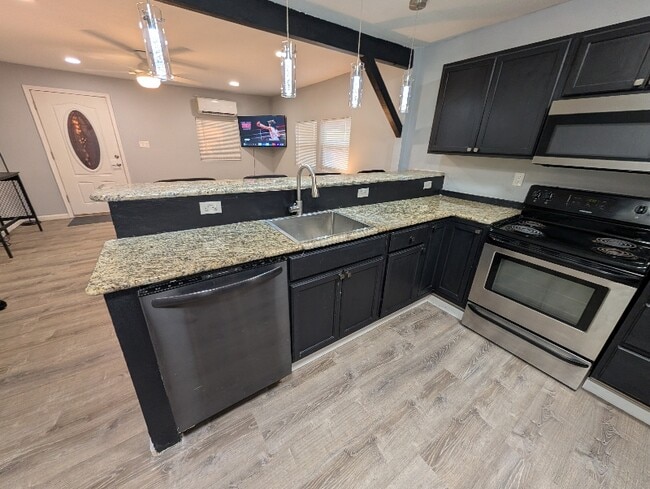 Building Photo - 508 N San Antonio St