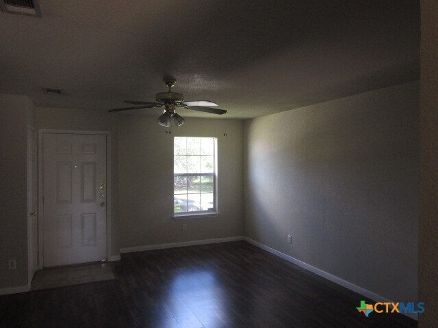 Foto del edificio - 1213 Fox Creek Dr