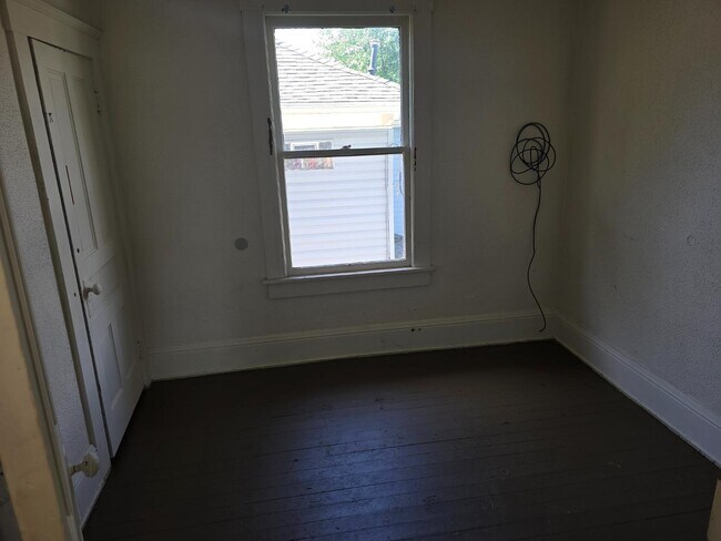Foto del edificio - 829 1/2 Brighton Blvd - 829 1/2 Brighton Blvd upstairs