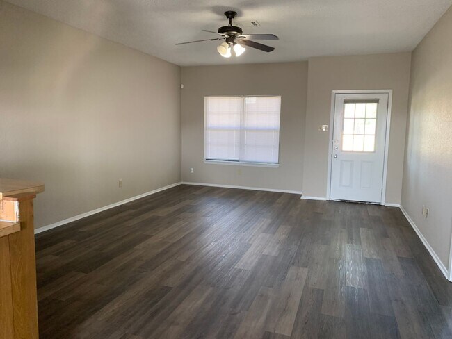 Building Photo - Rare Find!! 3 Bedroom, 2 Bath Home in Lorena for LEASE!