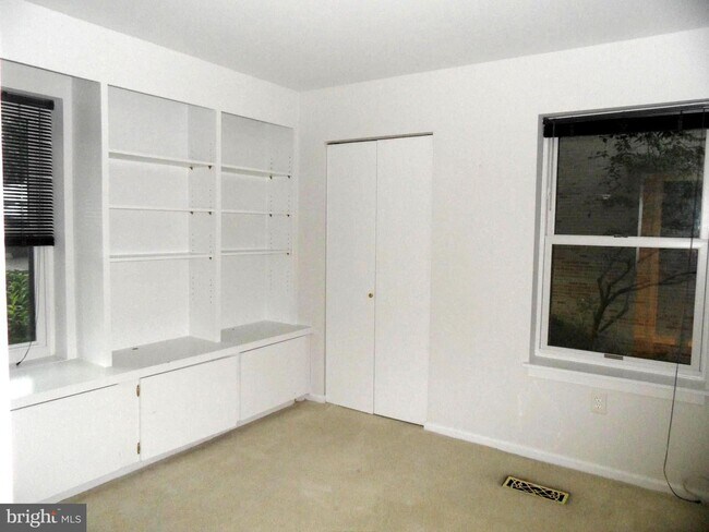 Building Photo - 5149 Dudley Ln