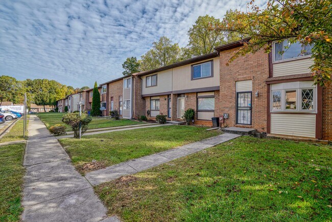 Building Photo - 6533 Woodgreen Cir