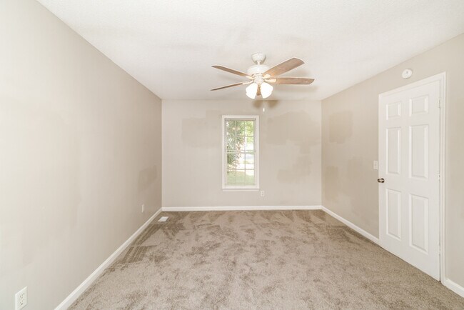 Building Photo - 229 Tamara Way
