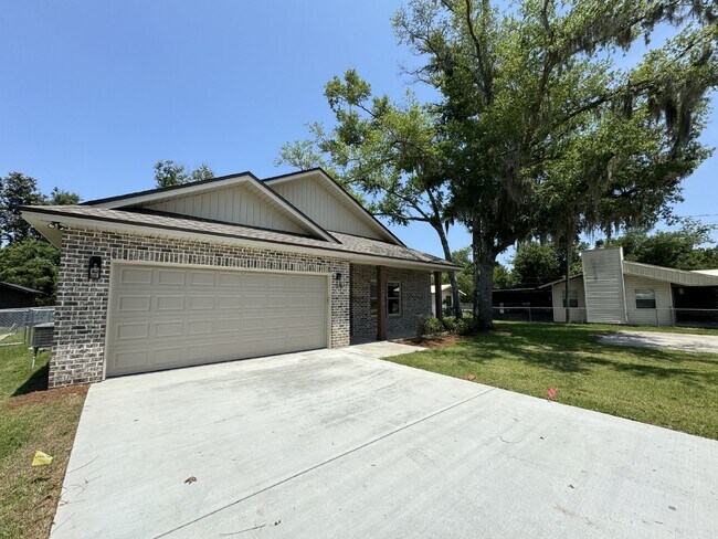 Building Photo - "Charming 4 Bed, 2 Bath Home with Granite ...