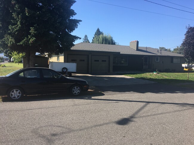 Building Photo - 6908 E Mansfield Ave