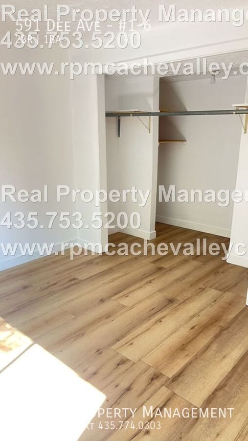 Foto del edificio - 591 Dee Ave