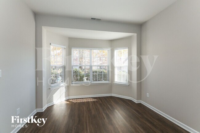 Foto del edificio - 5911 Parkstone Drive