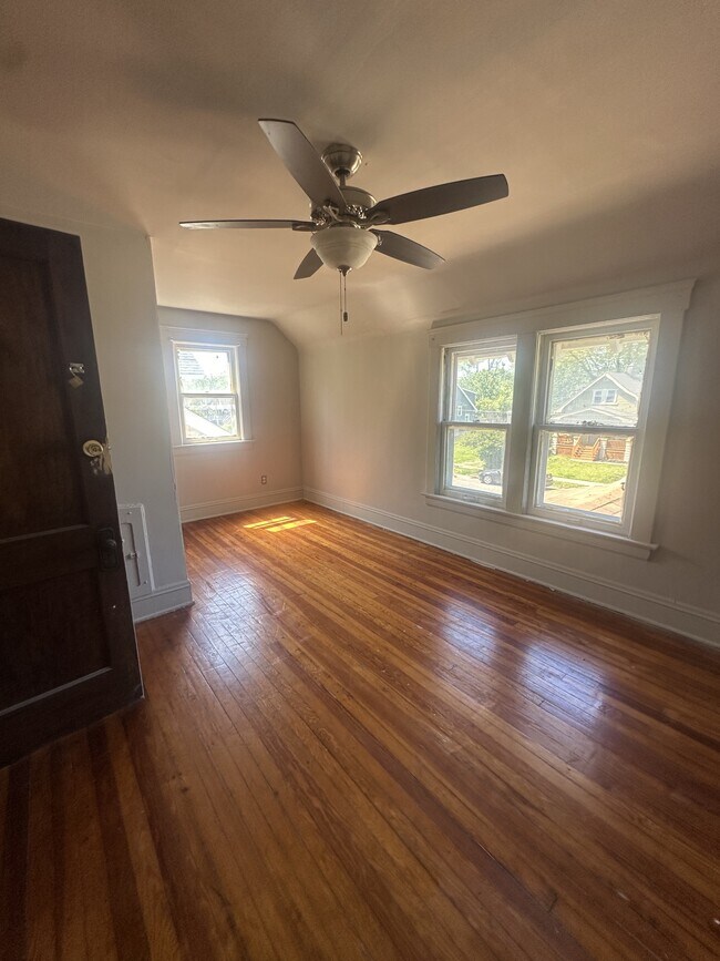 Foto del edificio - 13610 Bartlett Ave