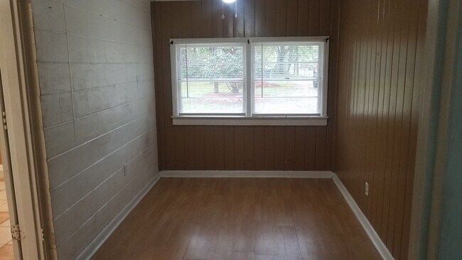 Building Photo - 3 Bedroom/1 Bath Home in Valdosta