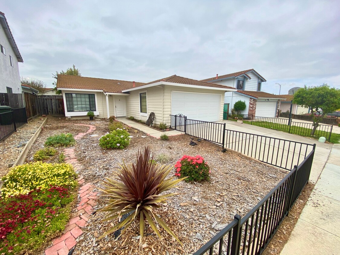 Primary Photo - 3122 Whiterose Ct