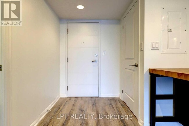 Photo du bâtiment - 400 Adelaide St E