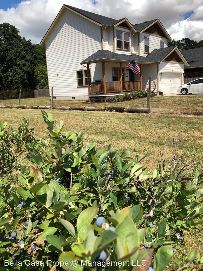 Building Photo - 4 br, 2.5 bath House - 204 SE Hope Court