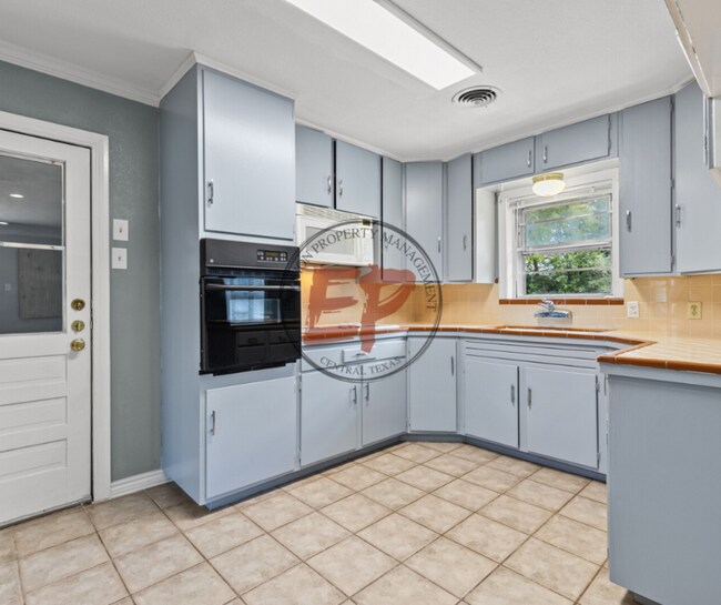 Building Photo - 605 Catalina Dr