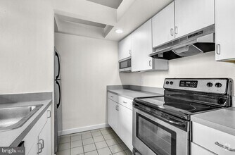Building Photo - 303 Vine St