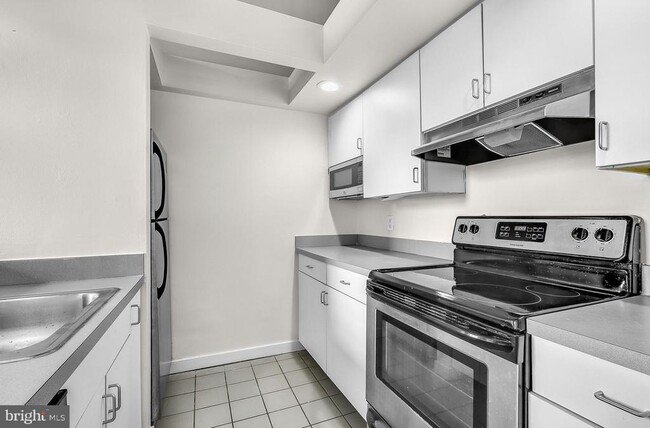 Building Photo - 303 Vine St