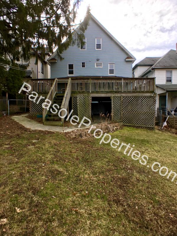 Building Photo - 829 Woodlawn St