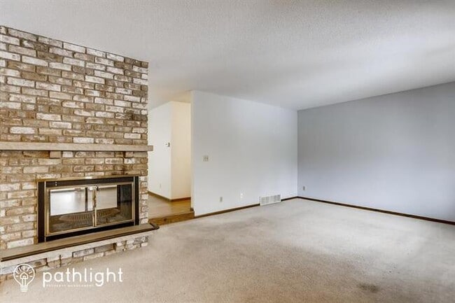 Building Photo - 972 Valley Oaks Rd, Vadnais Heights, MN, 5...