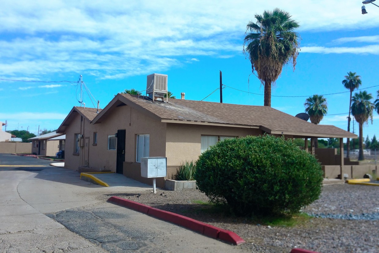 Primary Photo - 4329 N Longview Ave