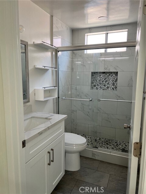 Foto del edificio - 7039 Remmet Ave