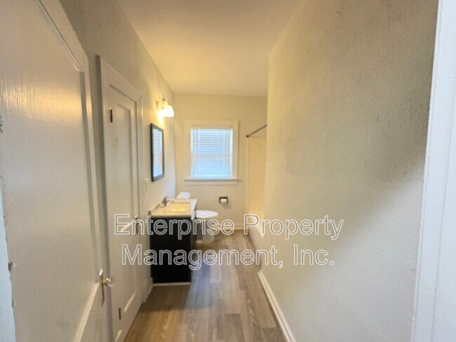 Photo - 2360 Forest Ave Apartment
