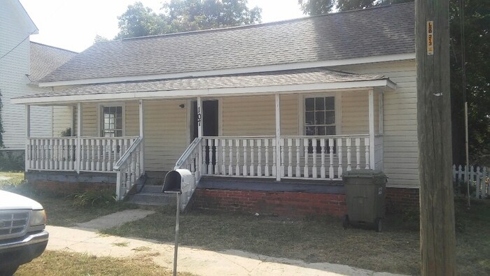 Primary Photo - Recently remodeled Union home