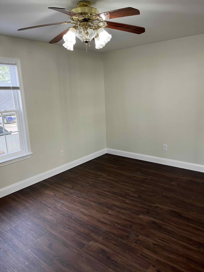 View of master bedroom - 4301 Arrow Tree Dr