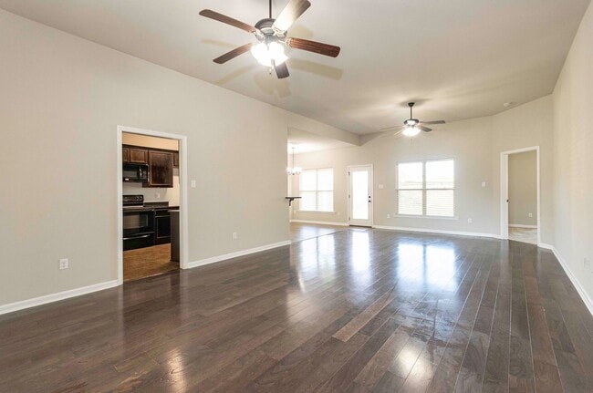 Foto del edificio - 132 Timber Edge Dr