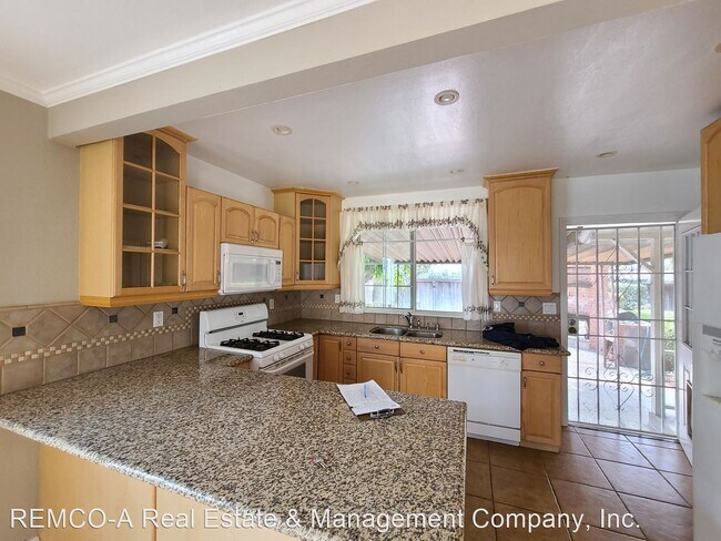 Building Photo - 2 br, 1 bath House - 5121 Verdura Avenue