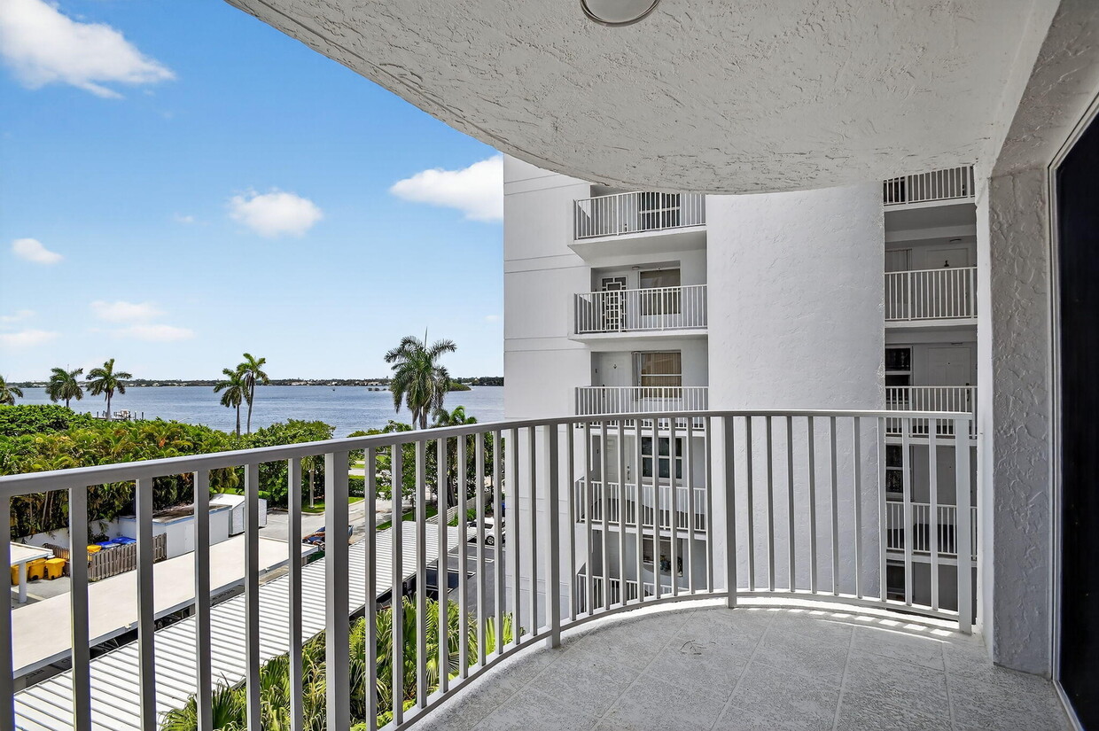 Primary Photo - 3901 S Flagler Dr