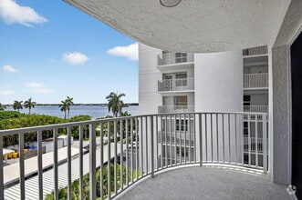 Building Photo - 3901 S Flagler Dr