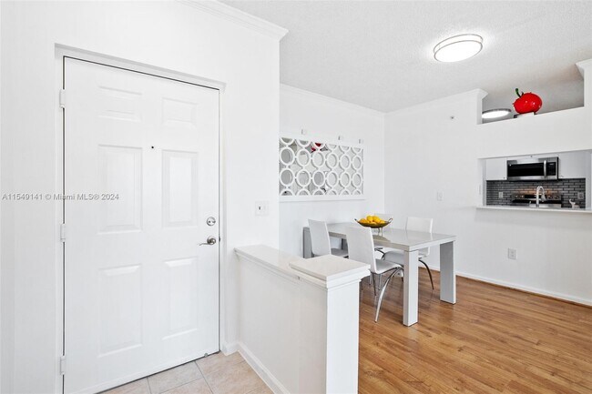 Foto del edificio - 17150 N Bay Rd