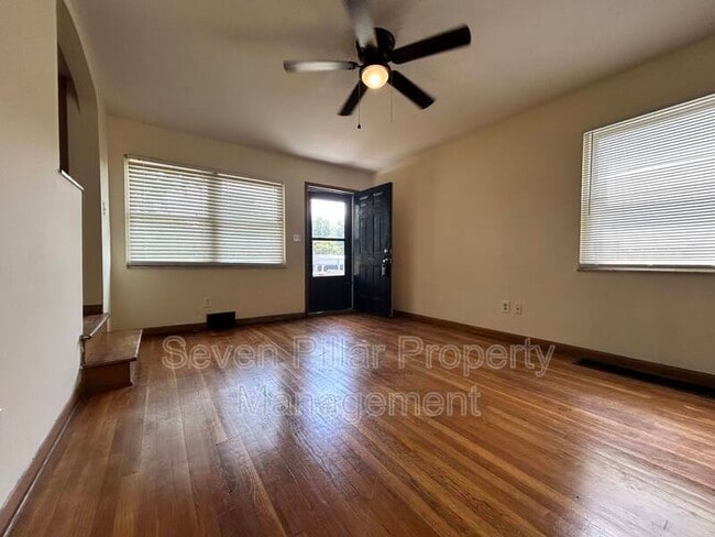 Building Photo - 323 S Napoleon Ave