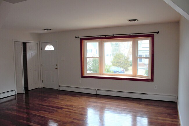Foto del edificio - 5717 Berwyn Rd