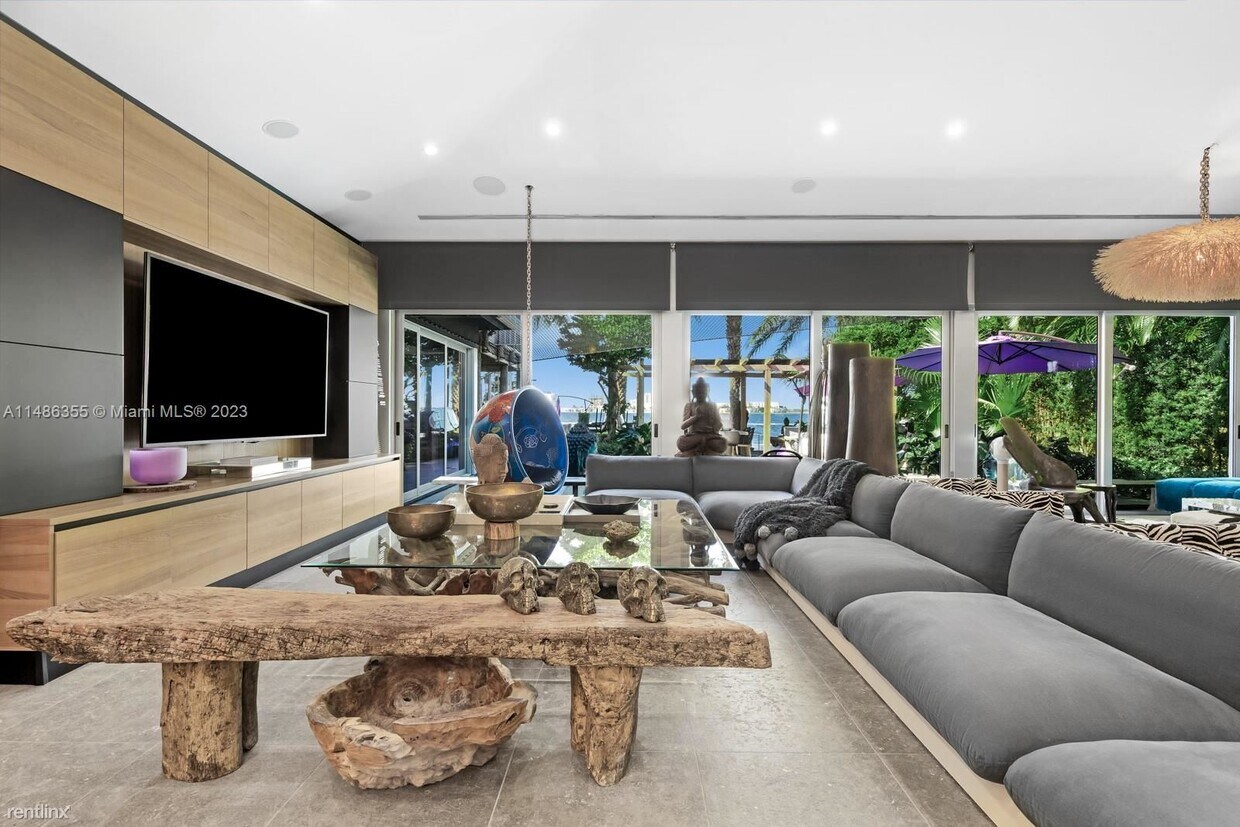 Foto principal - 3 br, 3 bath House - 2440 N Shore Ter
