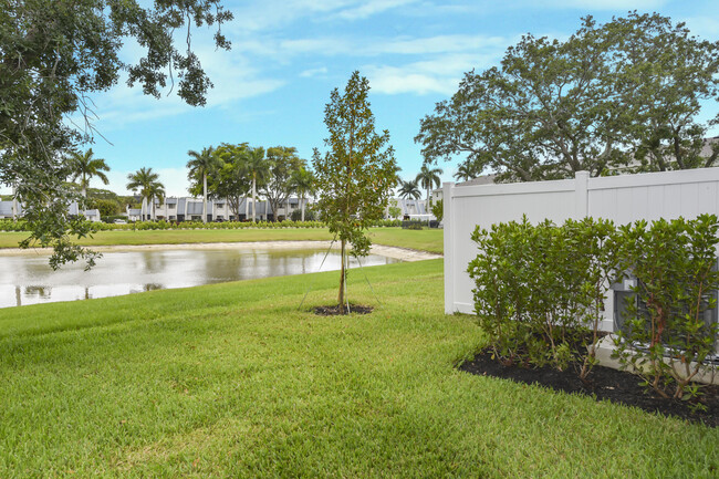 Foto del edificio - 4330 Pond Lily Ln