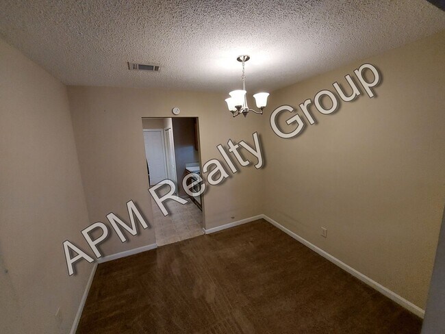 Building Photo - Convenient Broad River location!