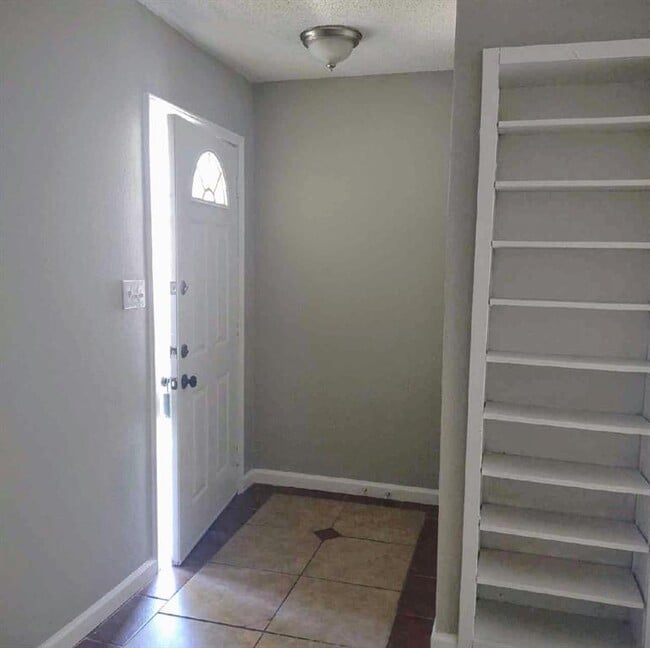 Building Photo - 5615 Jacaranda Dr