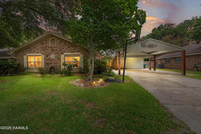 Building Photo - 140 Orangewood Dr