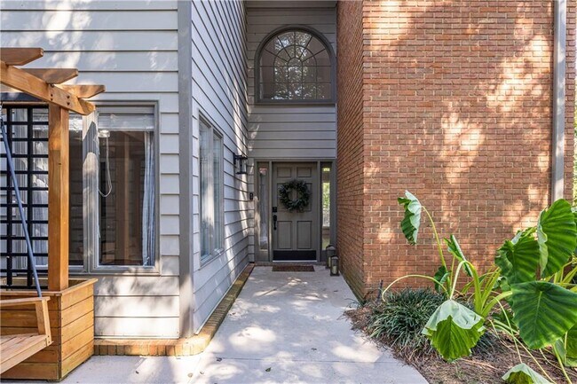 Building Photo - 2690 Camden Glen Ct