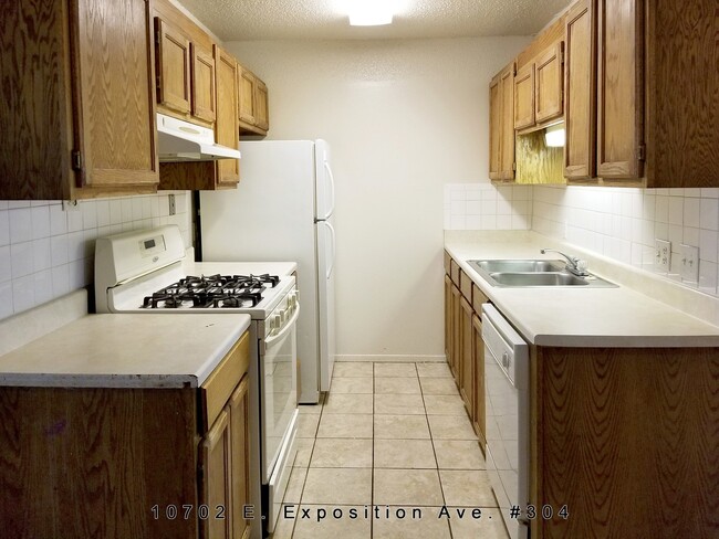 Foto del edificio - * 2 bed, Great location off Havana and Exp...