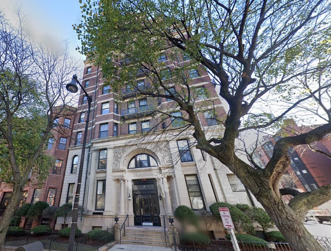 Building Photo - 483 Beacon St