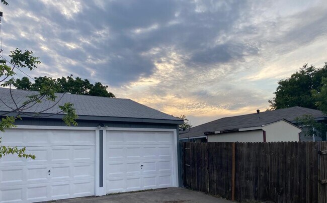 2 car Garage - 1240 Westmoreland Dr.